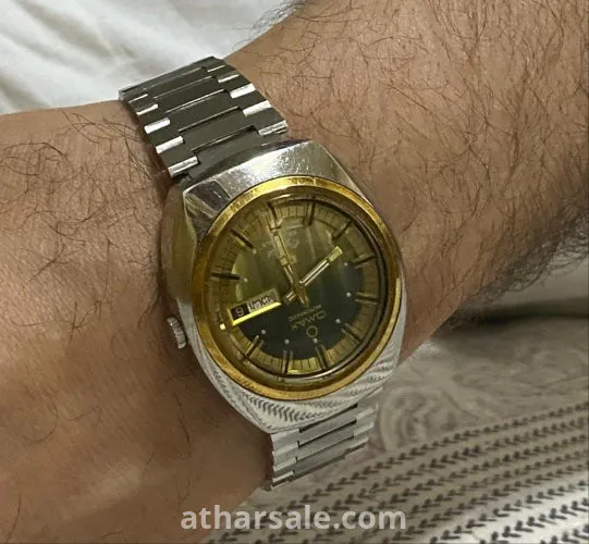 ساعه يد أومكس عمرها ٥٠ سنه وتعمل بالنبط