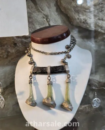 قطع اثرية من الفضة الخالص والحجارة الكريمة تعود على  2000 سنة