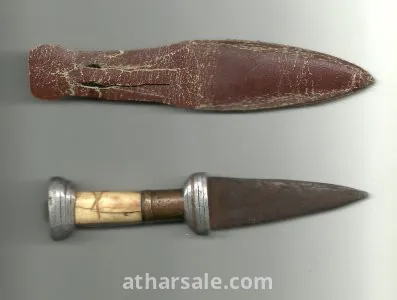 خنجر اثري موطعم بالعاج يعود تاريخه لي اكثر من 500 سنة