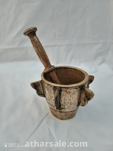 مهراز قديم عمرك أكثر من 100سنة.