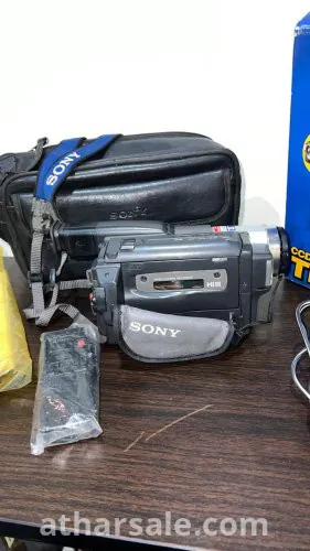 كاميرا فيديو قديمة صنعت في اليابان