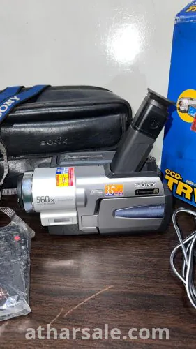 كاميرا فيديو قديمة صنعت في اليابان