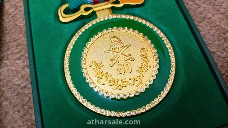 وسام الشرف للعقيد الراحل معمر القذافي