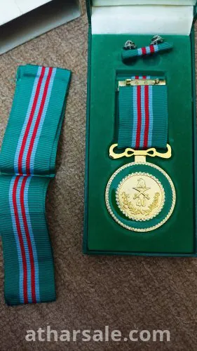 وسام الشرف للعقيد الراحل معمر القذافي