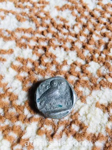 عملة البومة اليونانية النسخة النادرة لغصن الزيتون التي تعود ل450 سنة قبل الميلاد