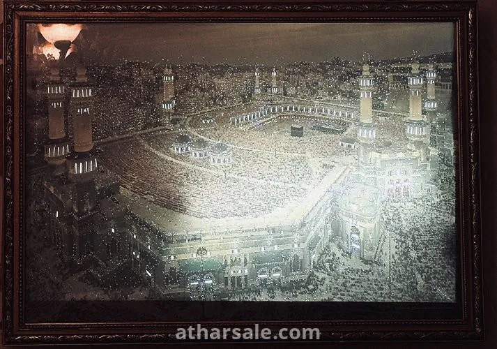 لوحة الكعبة المشرفة المضيئة مع برواز عتيق