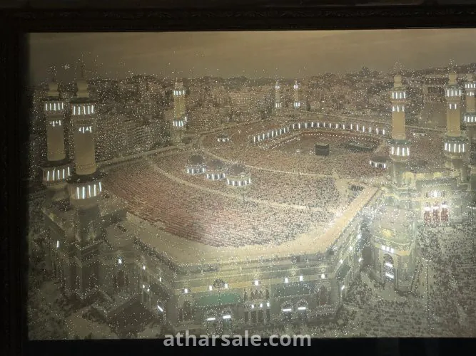 لوحة الكعبة المشرفة المضيئة مع برواز عتيق
