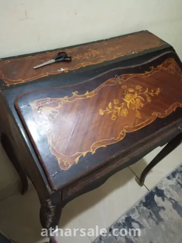 سكرتيرة عمرها اكثر من ١٥٠ عاما