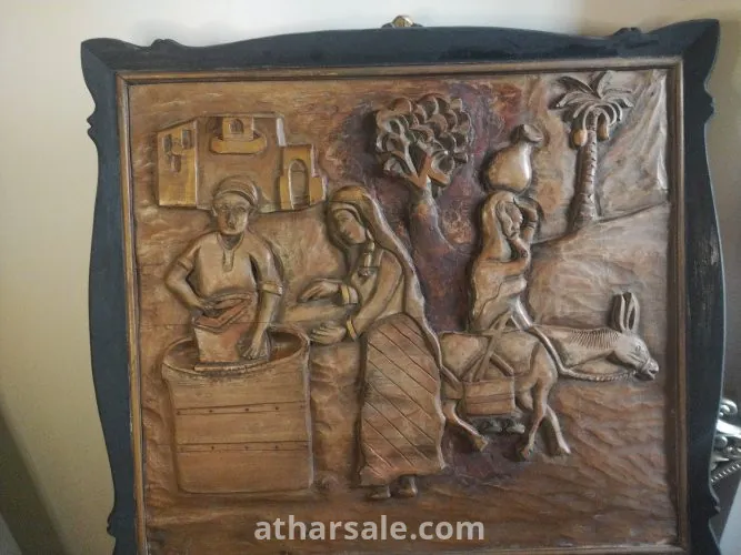 لوحة اثرية  منحوتة على الخشب منذ عام ١٩٢٠