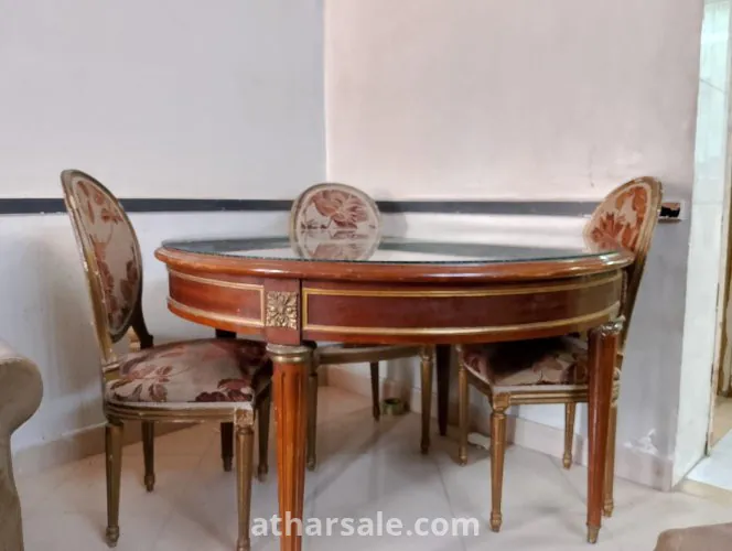 سفره زان مطعمه بي نحاس قديمه