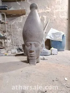 رأس فرعونية للملك امنمحتب الثالث من حجر الجرانيت ارتفاع 70سم