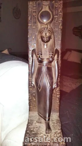 تمثال نادر الاله ايزيس بازلت اسود