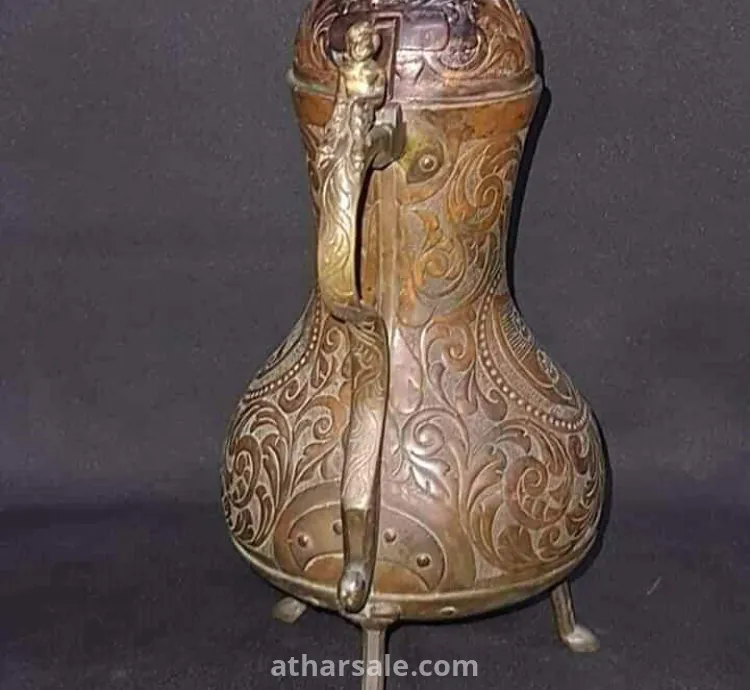 اثار اسلاميه قديمه من العصر الاندلسي قطعه تجمع بين الفن الاسلامى والفن الاندلسى  المتمثل فى شعار  اسبانيا بلاد الأندلس قطعه نادره تجمع بين ثقفتين