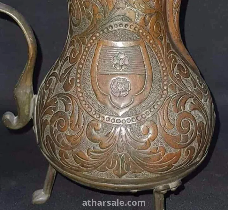 اثار اسلاميه قديمه من العصر الاندلسي قطعه تجمع بين الفن الاسلامى والفن الاندلسى  المتمثل فى شعار  اسبانيا بلاد الأندلس قطعه نادره تجمع بين ثقفتين