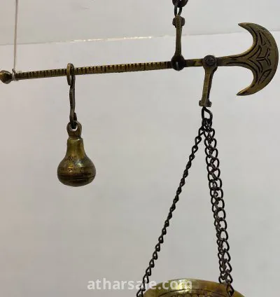 ميزان قديم ومؤرخ عمره اكثر من ٣٠٠ سنه