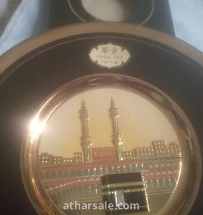 فن تشوكين  تُصنع النقوش المعدنية من اليابان من خلال فن تشوكين القديم. مطلية بالذهب والفضة. صُممت النقوش في الأصل لتزيين أسلحة محاربي الساموراي.  صنع في اليابان