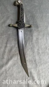 خنجر تقليدي مزخرف 2