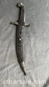 خنجر تقليدي مزخرف