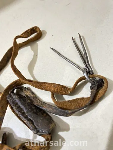 ملقط للشعر يستخدم لغرض شخصي للنساء والرجال قديم جدا من تاريخ تقريبا ١٤٣٩  هجري