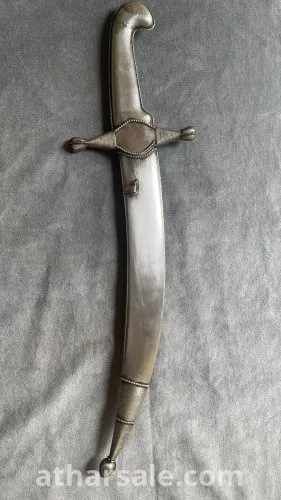 خنجر تقليدي مزخرف