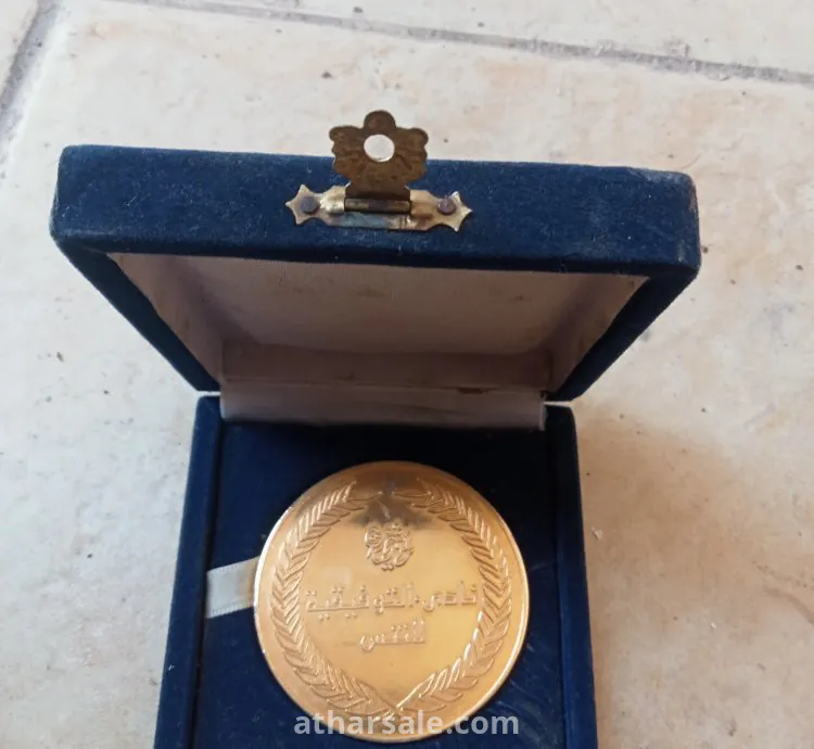 ميداليات ذهبيه