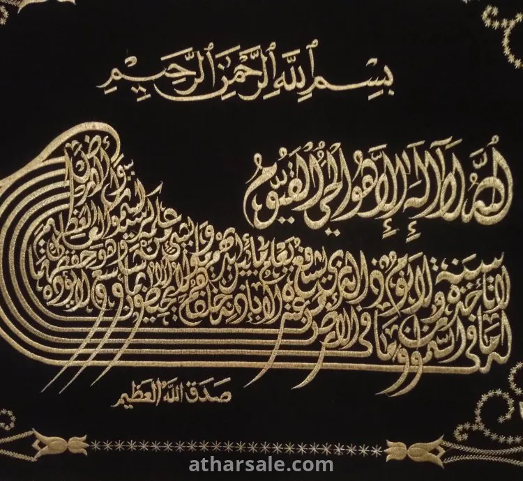 برواز بإطار خشبي