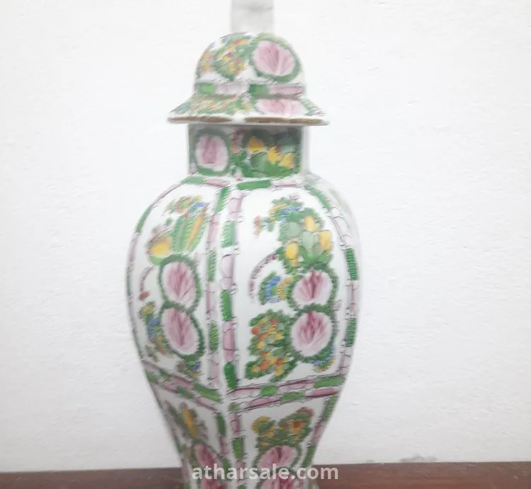 زهرية قديمة