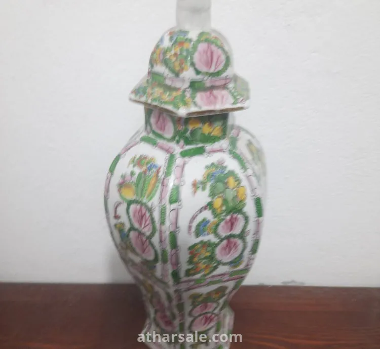 زهرية قديمة