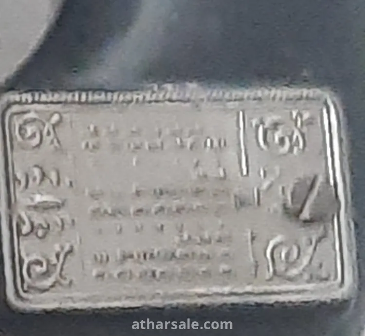 ماكينة خياطة قديمة