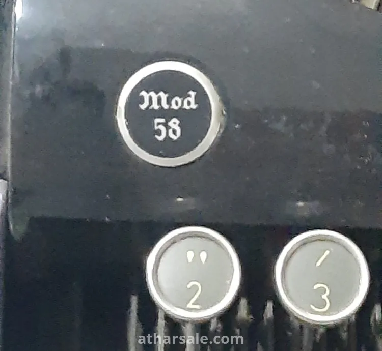 آلة كتابة قديمة