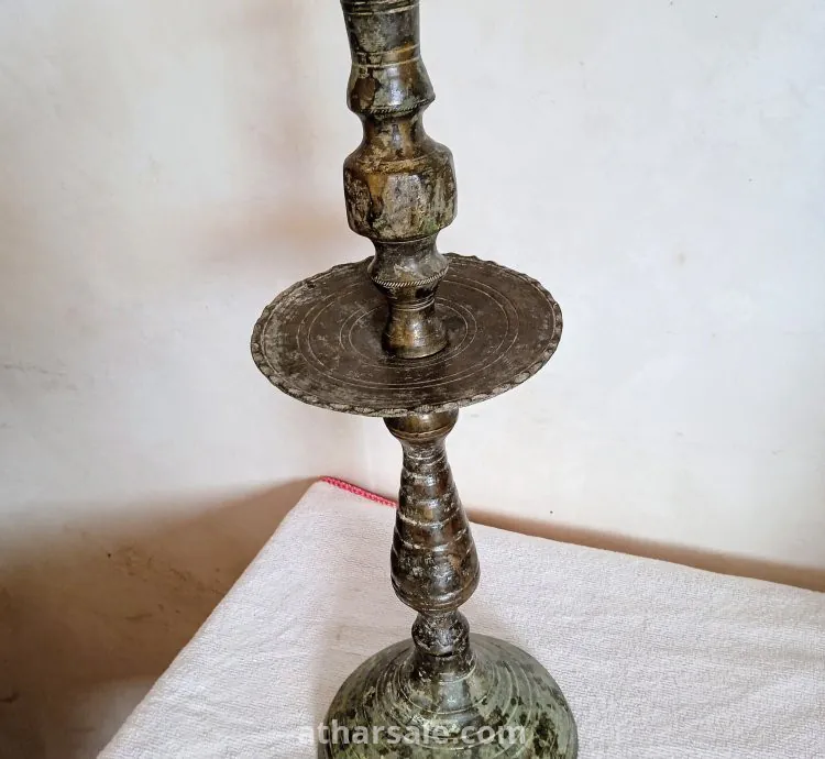 شمعدان انتيك من النحاس