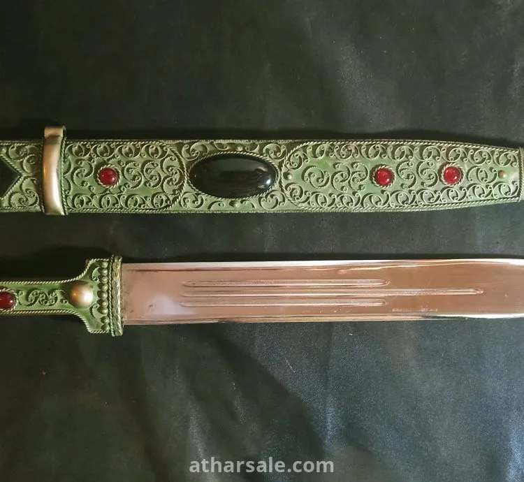 خنجر مميز و قديم جدا