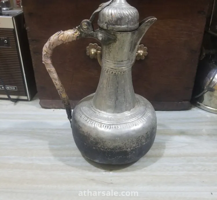 دلة نحاس احمر ابريق نحاس قديم اسمها دلة القشر الحضرمية قديمة للبيع