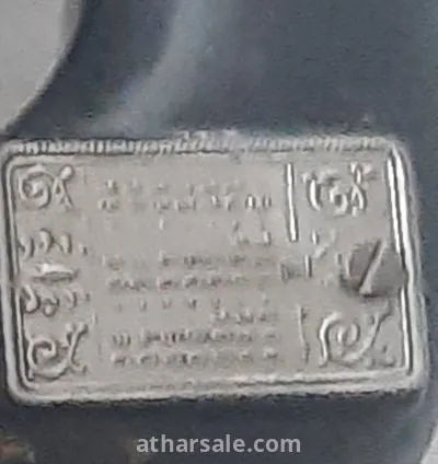 ماكينة خياطة قديمة