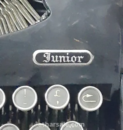 آلة كتابة قديمة