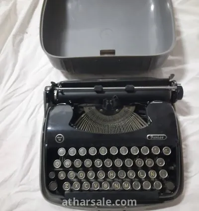 آلة كتابة قديمة 4