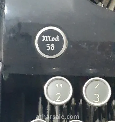 آلة كتابة قديمة