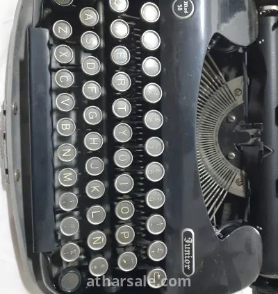 آلة كتابة قديمة
