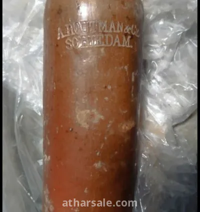 قينينة خمر من طين