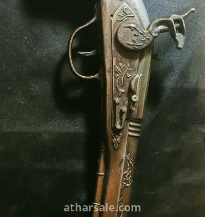 مسدس قديم ديكور