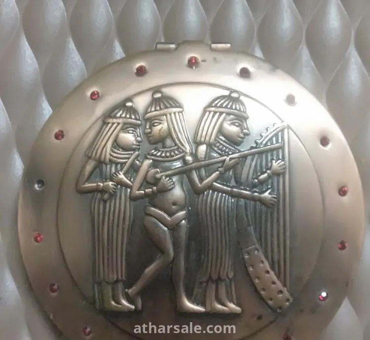 مرأه نحاسيه قيمه ونادرة وقديمه جدا من العصر الروماني