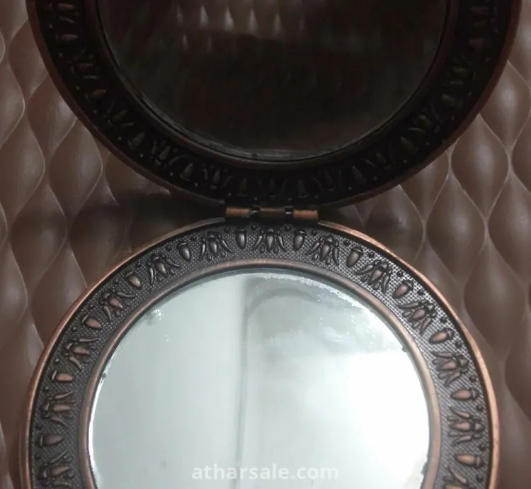 مرأه نحاسيه قيمه ونادرة وقديمه جدا من العصر الروماني