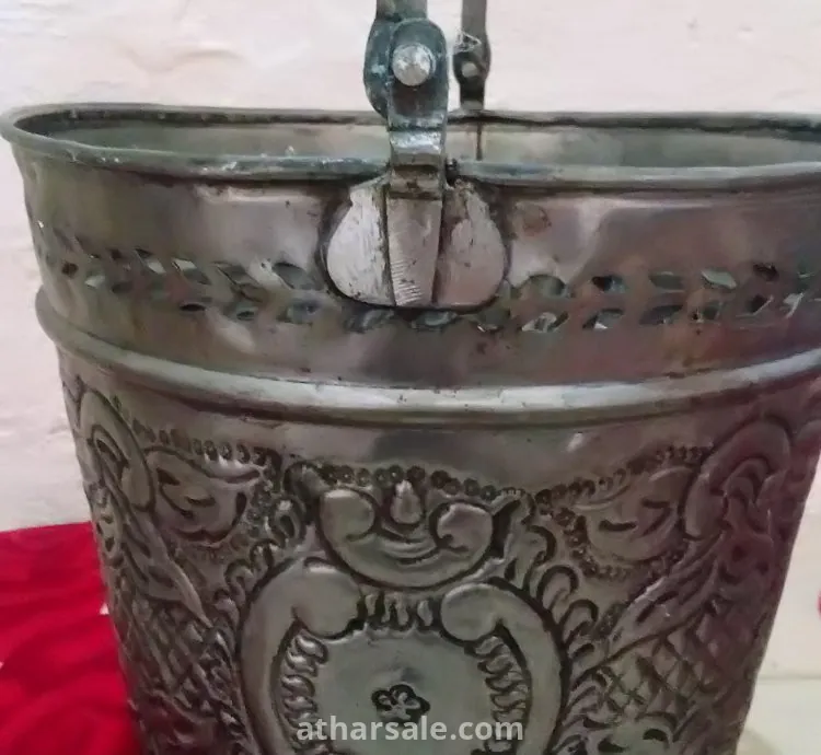 سطل قديم نادر منقوش بطريقة راءعة