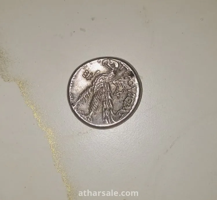 عملة اثريه فضيه