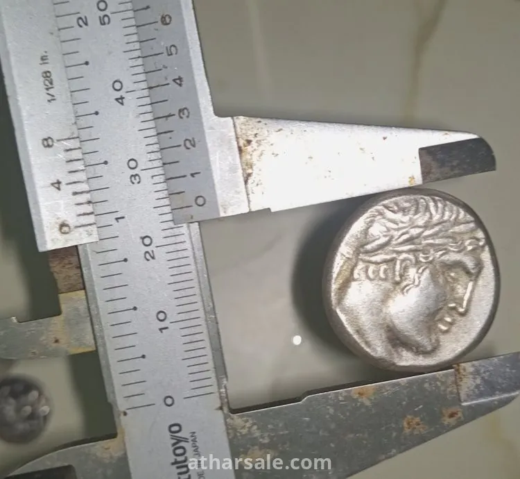 عملة اثريه فضيه