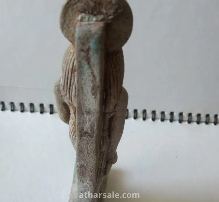 تمثال إغريقي لصقر