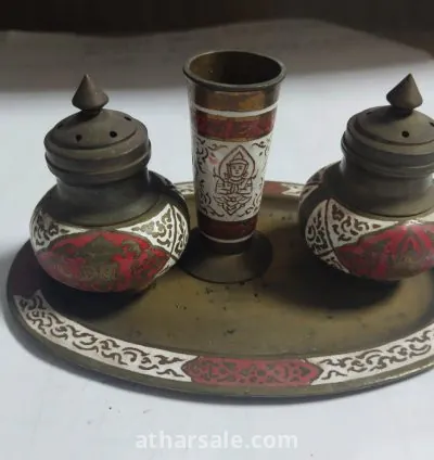 تحف قديمة معها ميداليات و دبابيس الروتاري 12