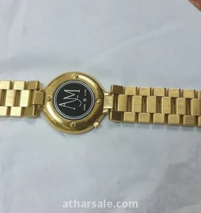 ساعة سويسرية بتصميم كلاسيكي