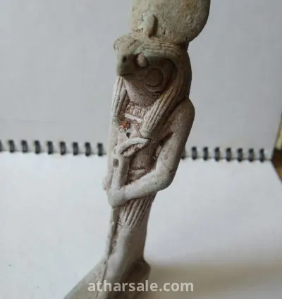 تمثال إغريقي لصقر