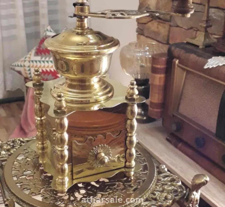 طاحونة قهوة من النحاس الخاص